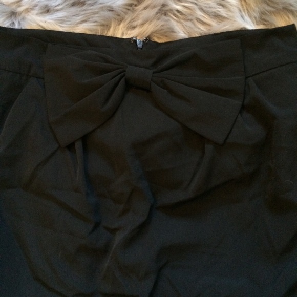 Forever 21 Bow Skirt - Picture 3 of 4
